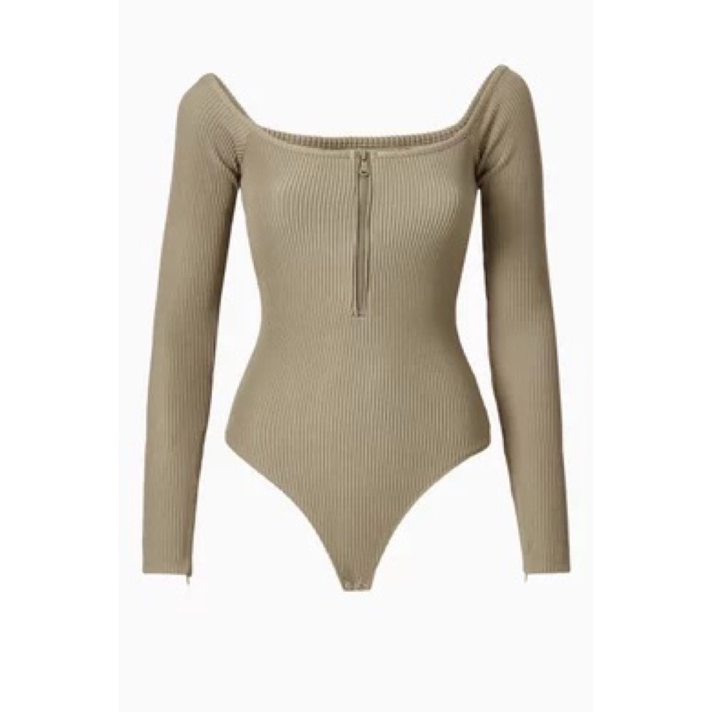 Good American sage green grey ribbed off shoulder bodysuit M